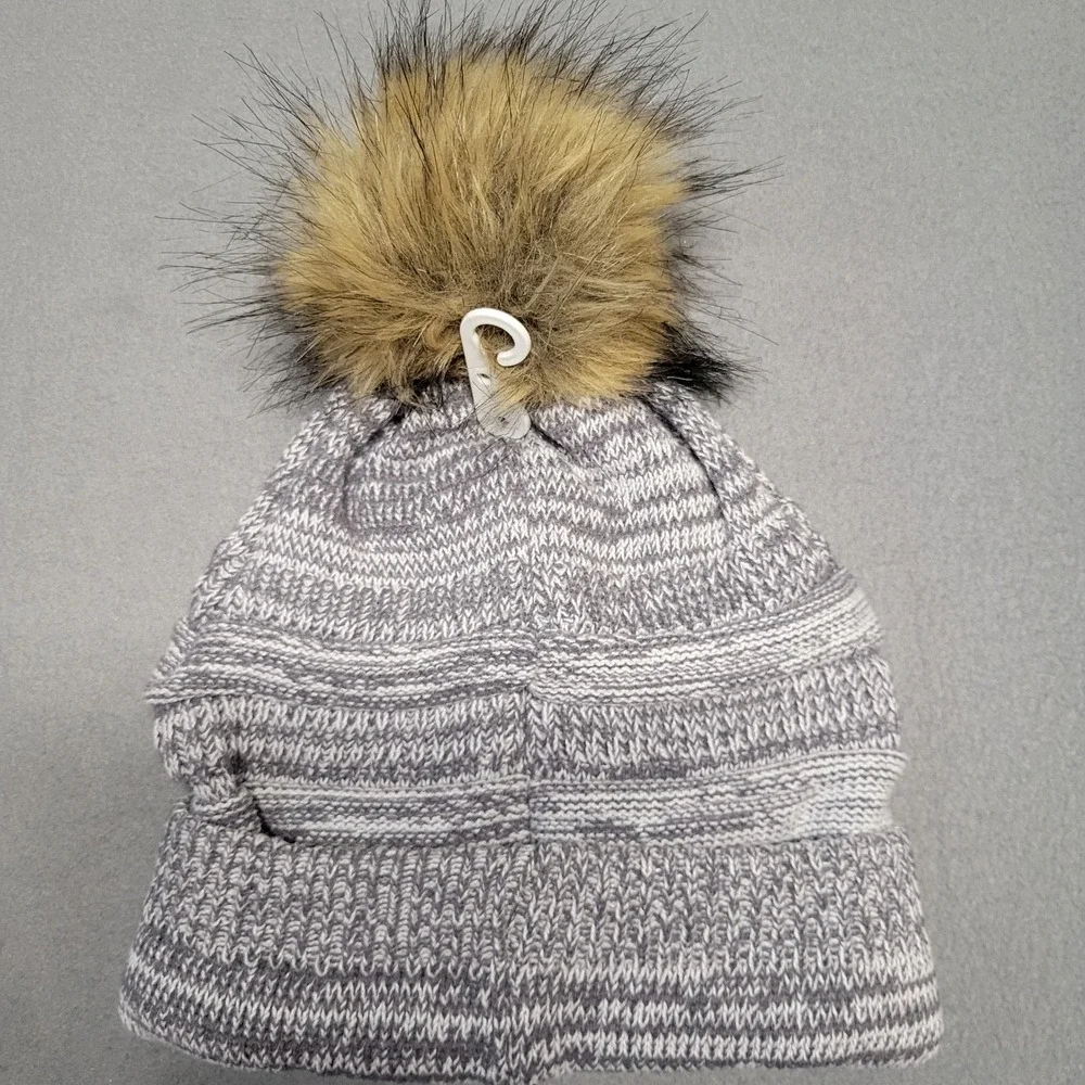 World's Softest Weekend Collection Beanie Hat Gray Knit‎ Faux Fur Pom One Size